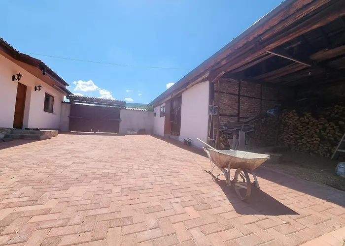 Walnut 1 Луксозна вила Дебращица